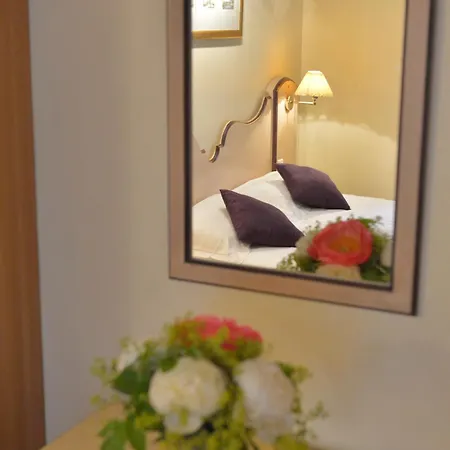 Hotel Unic Renoir Saint-germain 3*