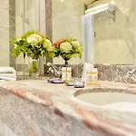 Hotel Unic Renoir Saint-germain 3*