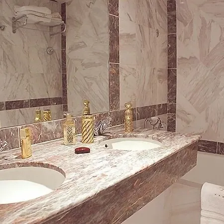 Hotel Unic Renoir Saint-germain 3*