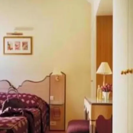 Hotel Unic Renoir Saint-germain 3*