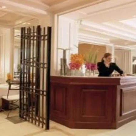 فندق سويتس أونيك رونوار سان جيرمان