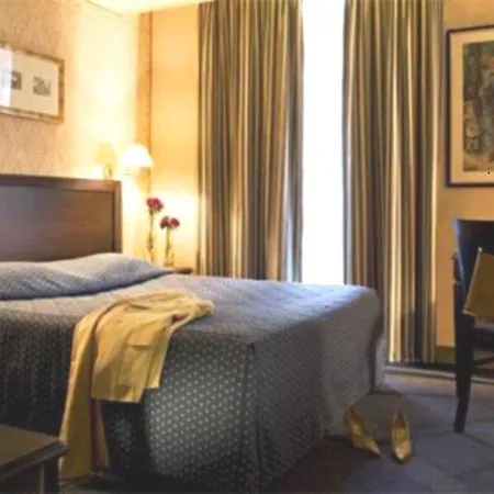 Hotel Unic Renoir Saint-germain Paryż
