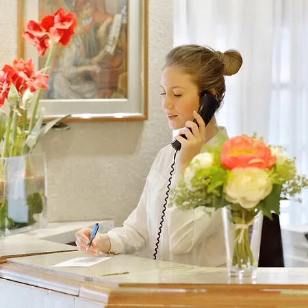 Hotel Unic Renoir Saint-germain Paryż